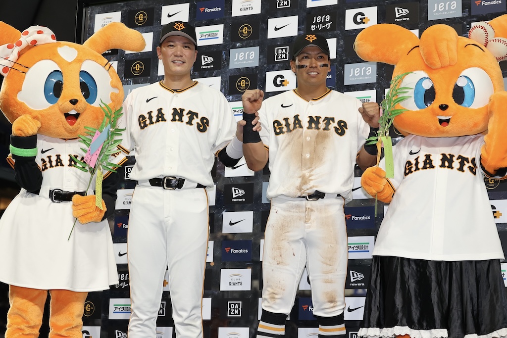 知念!坂本!巨人、代打策が的中! 里崎氏「苦労人の知念が気迫の内野安打で繋いで、ベテランが決め切った」