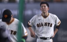 巨人・戸郷、5回までノーヒット投球も…走塁中に負傷し交代 里崎氏が「三振で良かった」、「もったいない」