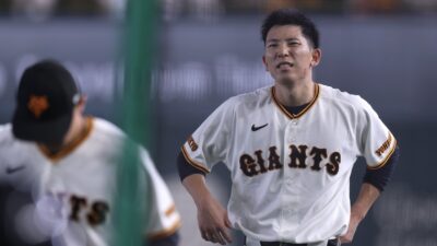 巨人・戸郷、5回までノーヒット投球も…走塁中に負傷し交代　里崎氏が「三振で良かった」、「もったいない」