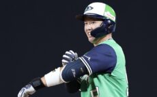 やったぜ!ヤクルト・矢野がプロ初安打 山本昌氏「内容も素晴らしかった」