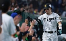 阪神・佐藤輝明、特大弾！里崎氏「ホームラン競争を見ている感じ」