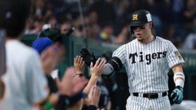 阪神・佐藤輝明、特大弾！里崎氏「ホームラン競争を見ている感じ」