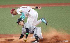 ソフトバンク・栗原、二盗・三盗を許すも…真中氏「久しぶりのキャッチャーでいい送球」