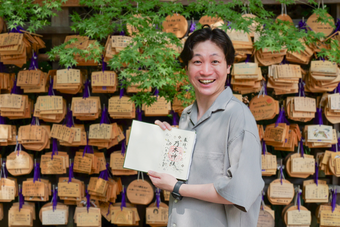 乃木坂46の聖地！？　明治の英雄を祀る乃木神社にてランパンプスが合格祈願！