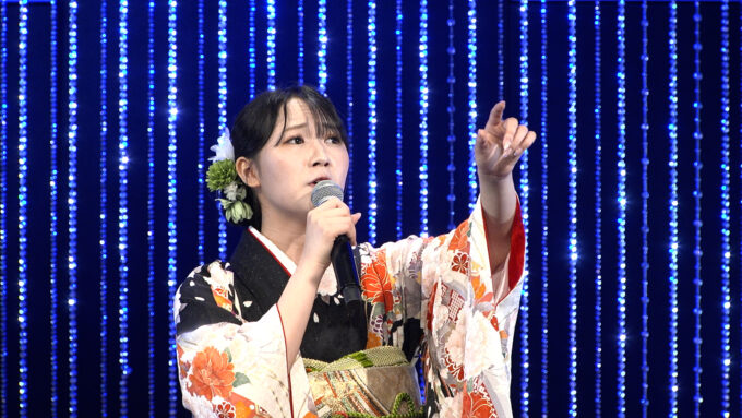 川中美幸、矢沢永吉の東京ドーム公演でファンと一緒にバスタオルを投げる!