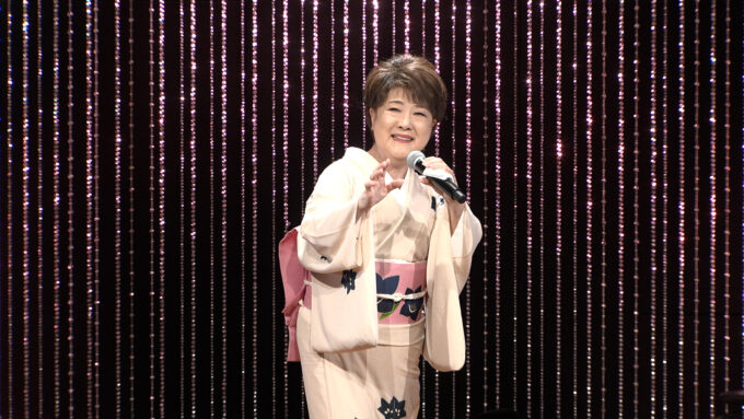 川中美幸、矢沢永吉の東京ドーム公演でファンと一緒にバスタオルを投げる!
