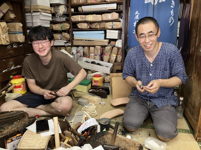 六代目店主・榎本英臣さん（右）と、従業員の市川哲次さん