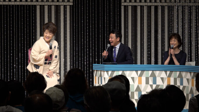川中美幸、矢沢永吉の東京ドーム公演でファンと一緒にバスタオルを投げる!