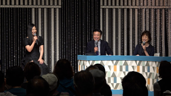 川中美幸、矢沢永吉の東京ドーム公演でファンと一緒にバスタオルを投げる!