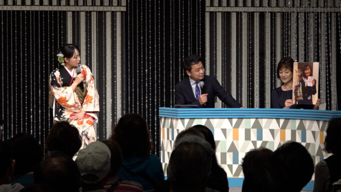 川中美幸、矢沢永吉の東京ドーム公演でファンと一緒にバスタオルを投げる!
