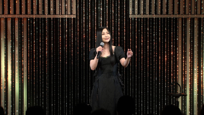 川中美幸、矢沢永吉の東京ドーム公演でファンと一緒にバスタオルを投げる!