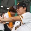 巨人・笹原、右中間の打球をスライディングキャッチ！山崎隆造氏「一歩でも遅れたら…」