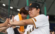 巨人・笹原、右中間の打球をスライディングキャッチ！山崎隆造氏「一歩でも遅れたら…」