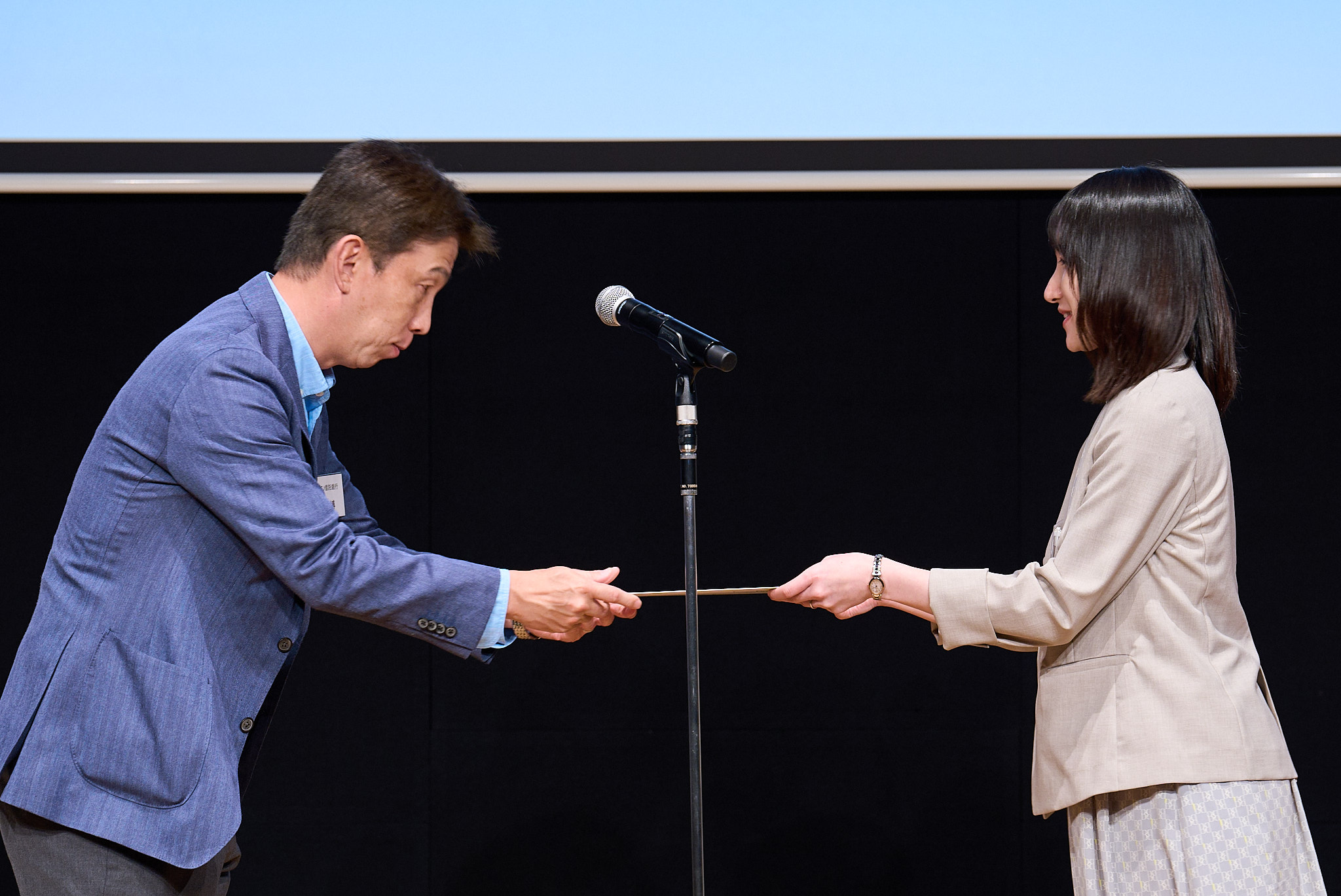 朝井リョウ、知花くららが特別審査員を務めたエッセイコンテストの特別番組「#いまあなたに伝えたいこと」
