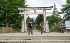 唱文「サイギサイギ」とは！？　津軽のお山信仰が息づく岩木山神社でランパンプスが合格祈願！
