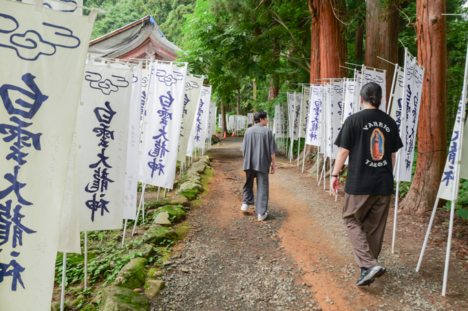 唱文「サイギサイギ」とは！？　津軽のお山信仰が息づく岩木山神社でランパンプスが合格祈願！