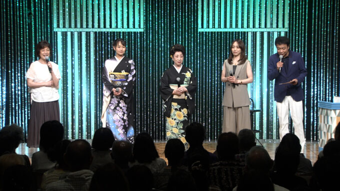 三船和子、デビュー曲『ベトナムの赤い月』を披露 ミノルフォンレコード第1号歌手としての原点