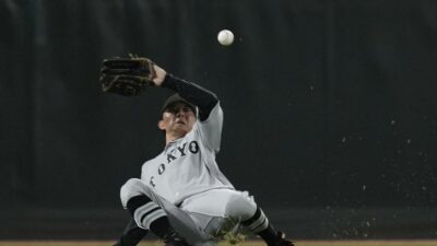 巨人のセンター・鈴木大和、転倒し後逸で一塁走者の生還許す 天谷氏「1歩目は非常に良かった」も「切り替えのポイントがちょっと遅すぎた」