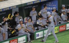 首位・阪神、2位・巨人との直接対決に敗れ0.5差 真中氏「なんとなく嫌な流れ」