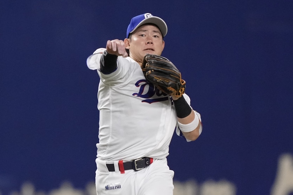 中日のショート・村松が悪送球 前田幸長氏「取れるアウトが取れないともったいない」、「勝ちきれないところはつまらないミスがある」
