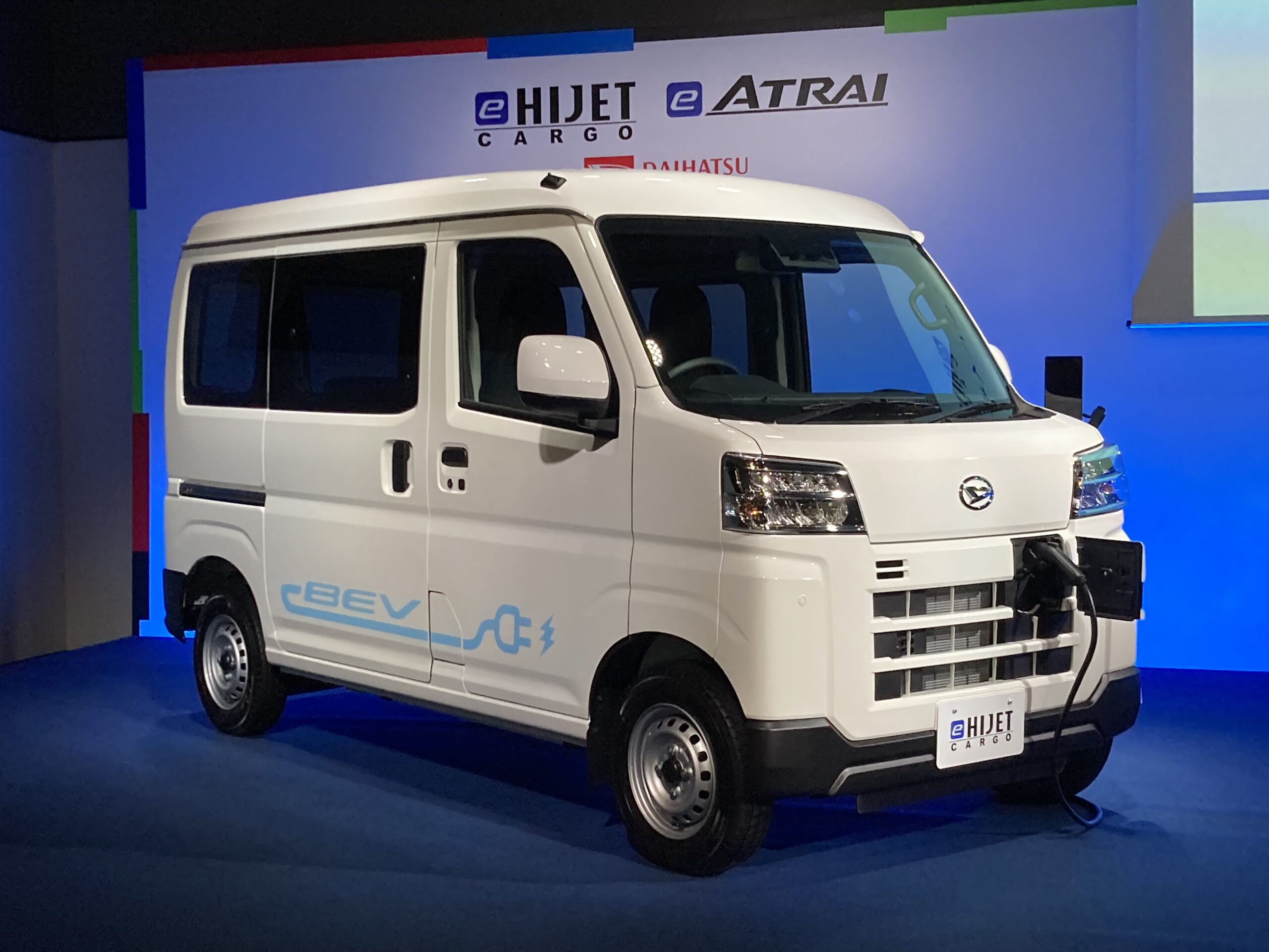 自動車メーカー、「背骨」となるクルマを考える【2】