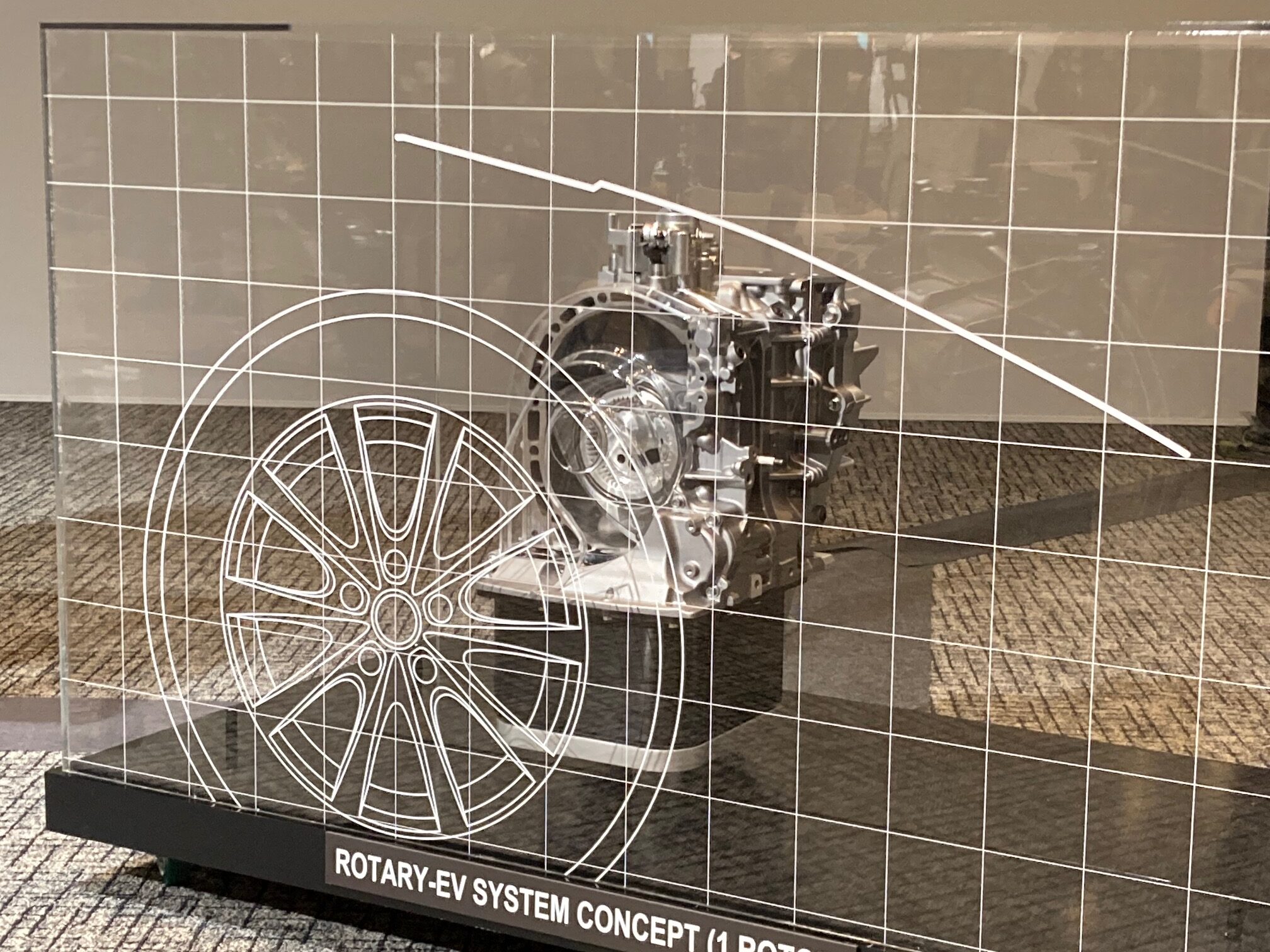 自動車メーカー、「背骨」となるクルマを考える【2】
