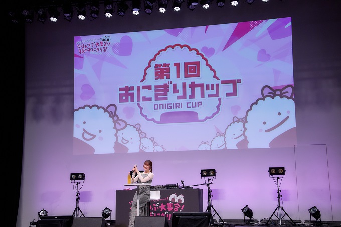佐々木彩夏、“ごはんつぶ”と初の番組イベントで大盛り上がり！ おにぎりダービーからDJ和との熱狂ライブも