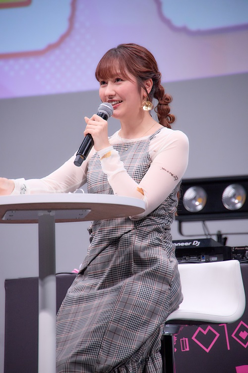 佐々木彩夏、“ごはんつぶ”と初の番組イベントで大盛り上がり！ おにぎりダービーからDJ和との熱狂ライブも