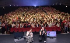 佐々木彩夏、“ごはんつぶ”と初の番組イベントで大盛り上がり！ おにぎりダービーからDJ和との熱狂ライブも