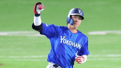 “衝撃の幕開け”DeNA・度会が先頭打者本塁打！　真中氏「見事なバッティング」