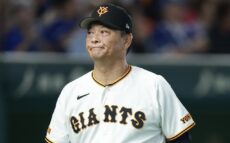 巨人、2回に早くも投手・竹丸に代打・佐々木を送る 真中氏「早いですね」、「勝負を打ってきましたね」