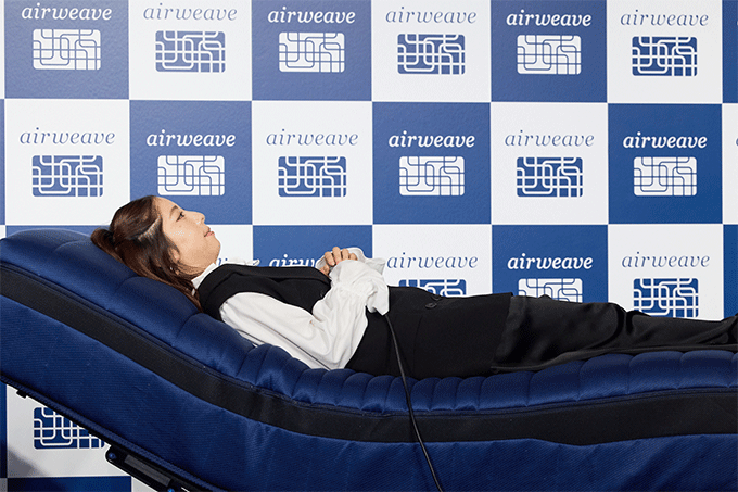 エアウィーヴが“新たな寝心地”を追求したマットレスを発表 浅田真央から花束&ケーキ贈呈のサプライズにりくりゅう感激