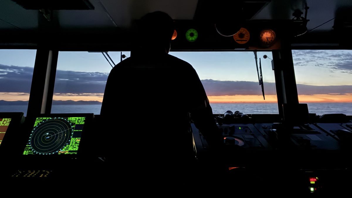 海上自衛隊を定年退官し、タンカー航海士として第二の人生を歩む男性