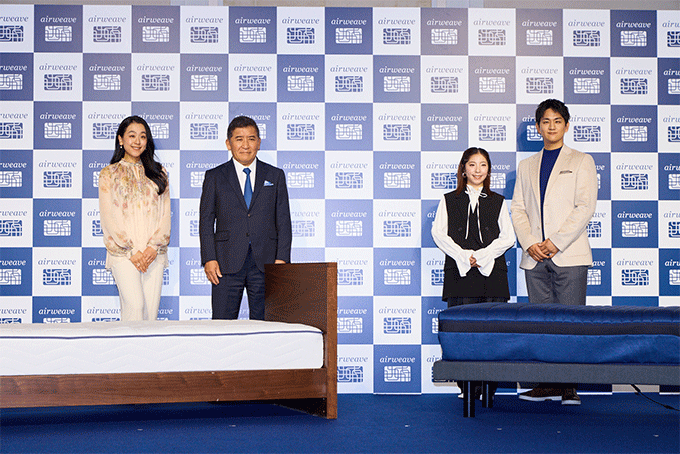 エアウィーヴが“新たな寝心地”を追求したマットレスを発表 浅田真央から花束&ケーキ贈呈のサプライズにりくりゅう感激
