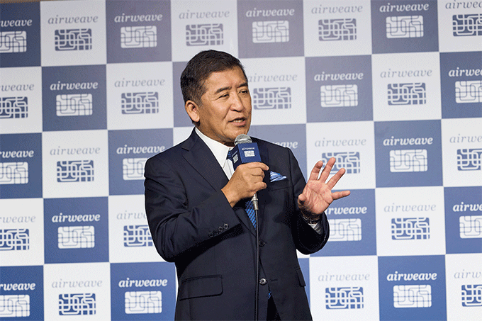エアウィーヴが“新たな寝心地”を追求したマットレスを発表 浅田真央から花束&ケーキ贈呈のサプライズにりくりゅう感激