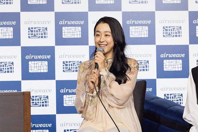 エアウィーヴが“新たな寝心地”を追求したマットレスを発表 浅田真央から花束&ケーキ贈呈のサプライズにりくりゅう感激