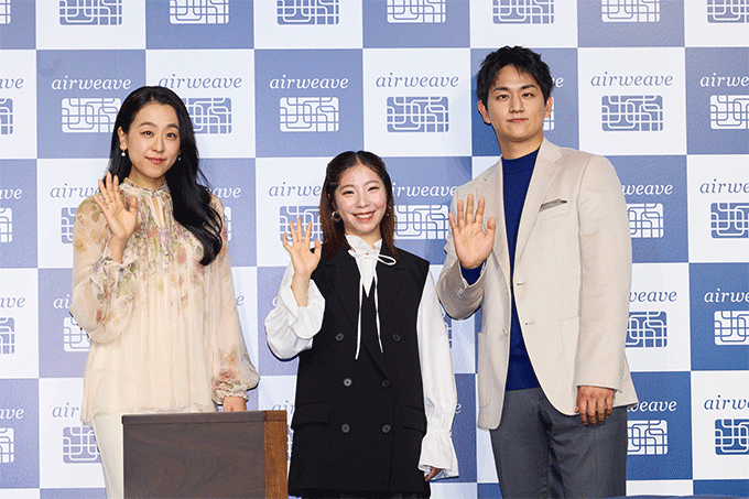 エアウィーヴが“新たな寝心地”を追求したマットレスを発表 浅田真央から花束&ケーキ贈呈のサプライズにりくりゅう感激